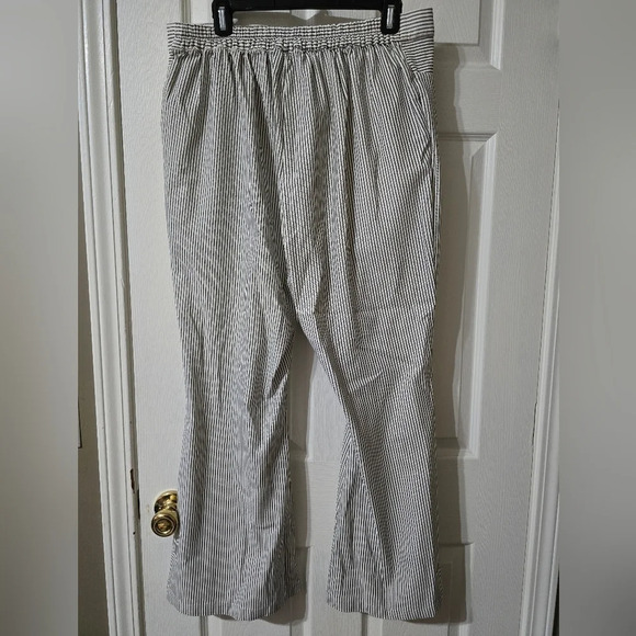 NWT Hayden Los Angeles Stretch Pinstripe Flared Pants, Cropped, Plus Size 1XL. - Picture 5 of 14